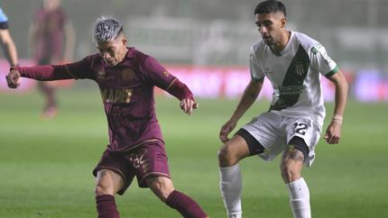 Álvarez persigue a Esquivel. Álvarez persigue a Esquivel.