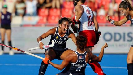 María Emilia Forcherio festeja su gol ante las canadienses.