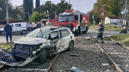 Así quedó el auto tras el impacto.