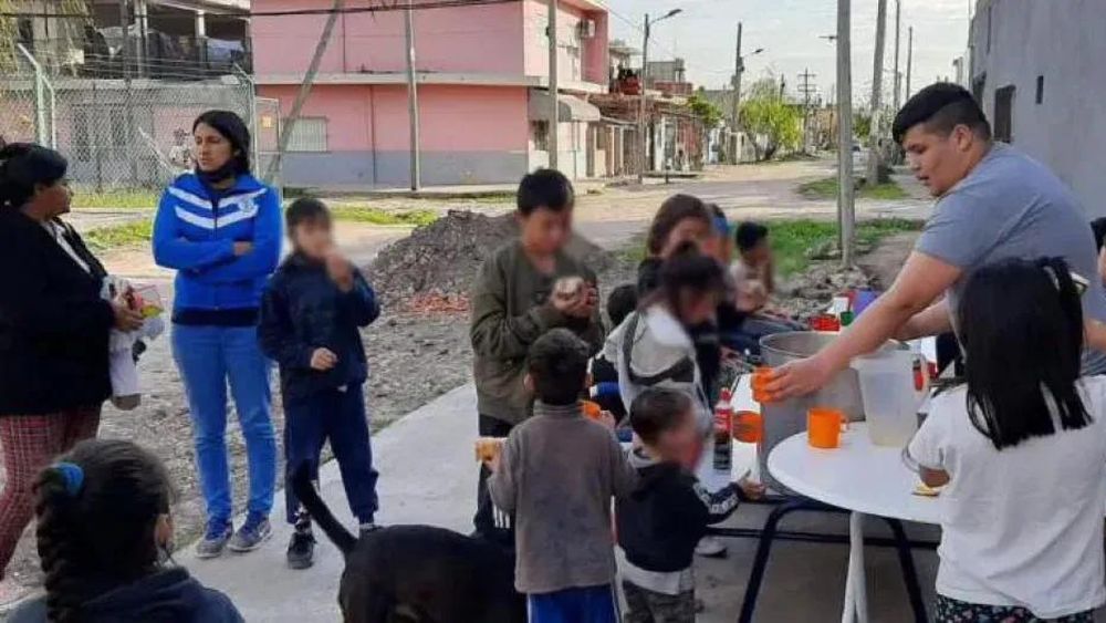 Pequeños Gigantes hace dos meriendas semanales y atiende a cientos de chicos y chicas del barrio.