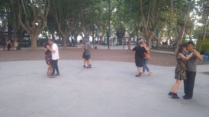 El tango despierta pasiones en los vecinos de Turdera.