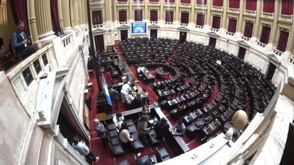 El recinto quedó vacío.