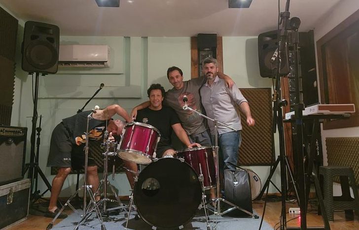 Todos los integrantes son vecinos de Lomas.