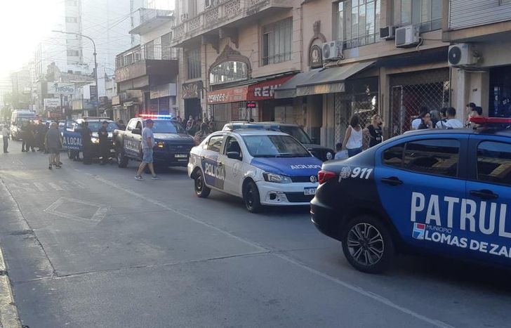 La calle Maipú, llena de patrulleros tras el homicidio.