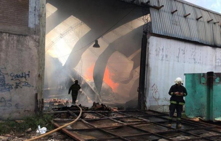Así quedó el depósito. Totalmente destrozado por las llamas.