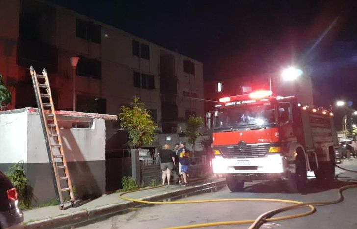 Hubo un arduo trabajo de los Bomberos de Lomas.