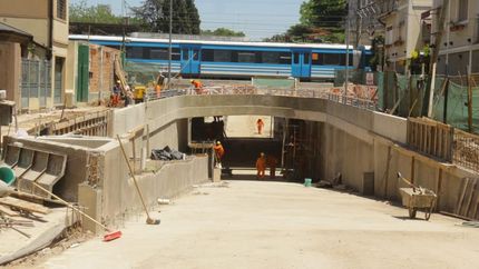Tendrá dos carriles que conectarán las avenidas Alsina e Hipólito Yrigoyen. Tendrá dos carriles que conectarán las avenidas Alsina e Hipólito Yrigoyen.