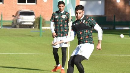 Entrenamie nto de Banfield con nueva indumentaria deportiva.