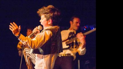 en pleno show. en pleno show.