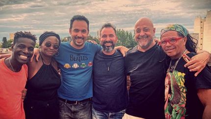 Un grupo internacional.