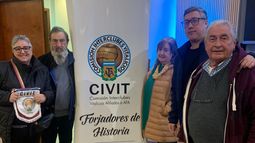 Los representantes del Club Temperley en la primera asamblea en la que participaron.