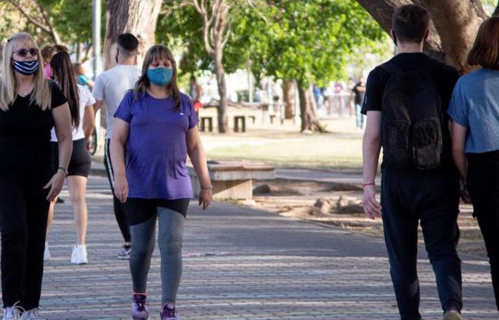 La curva de contagios sigue bajando.