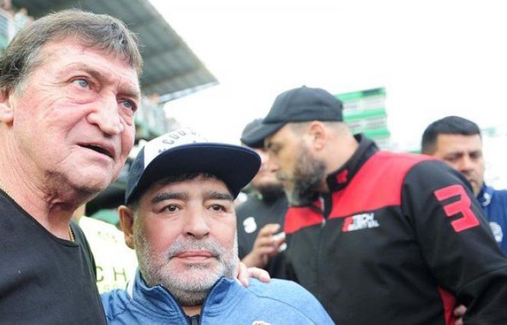 Una foto que pasó a la historia, en su visita al Florencio Sola.