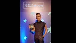 Recibió el galardón por la mejor actuación masculina de reparto.