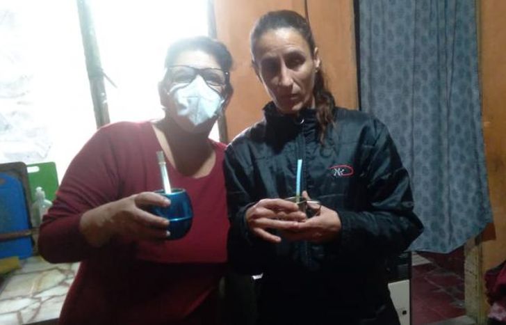 Silvia y Jesica unidas para conseguir las donaciones.