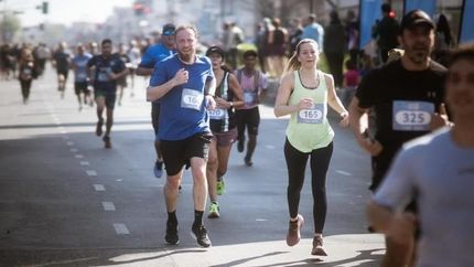Federico Otermín y Sol Tischik, en plena carrera.