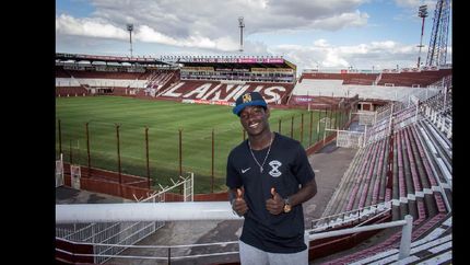 Sinisterra tiene la chance de debutar ante Racing.