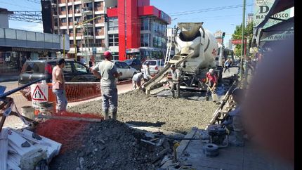 se llevaron a cabo arreglos con hormigón en los cruces de la Alsina con Fonrouge, Balcarce y Ayacucho.
