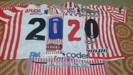 daniel romero, y el arte de coleccionar camisetas de los andes daniel romero, y el arte de coleccionar camisetas de los andes