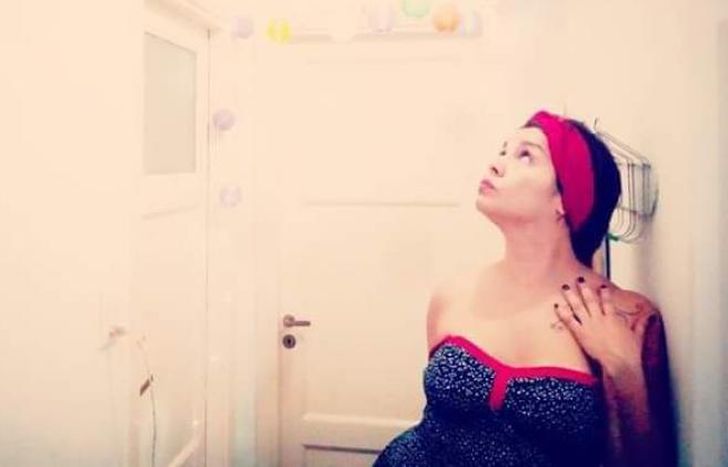 Sus canciones son una crítica a los mandatos.