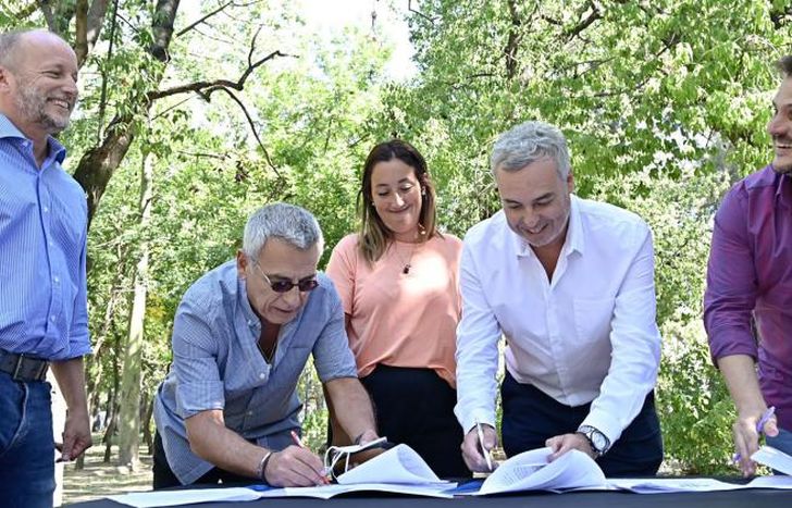 Grosi, Spinosa y Gianturco firman el nuevo convenio.