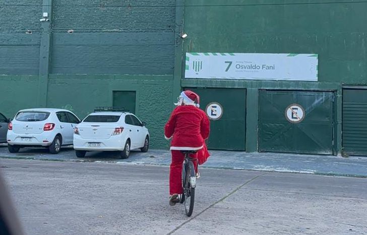 Detrás de esa acción hay una profe de spinning y danza contemporánea de Banfield con ganas de devolver la magia de la Navidad.&nbsp;