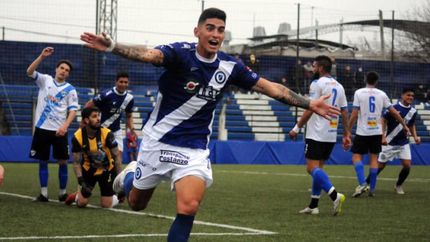 Nicolás Slimmens festeja el triunfo del Azul en Libertad.