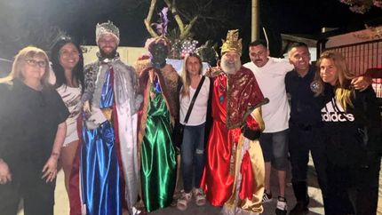 La familia Únales, unida: la caravana de Lomas Este seguirá alegrando a los más pequeños otro año.
