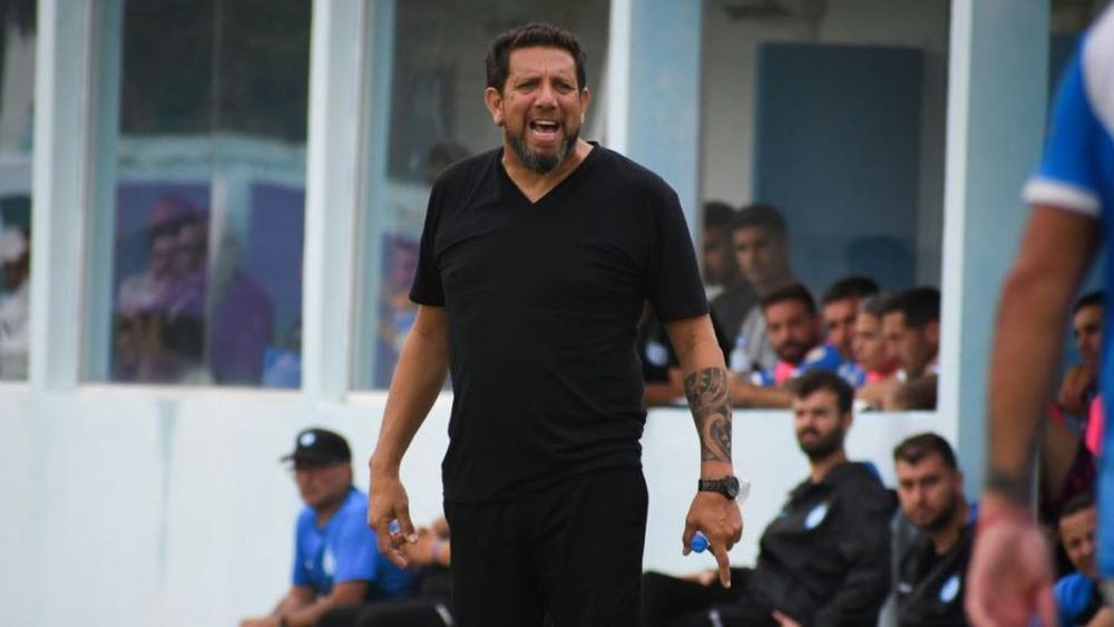 Szeszurak no se baja de la pelea en la Primera B.