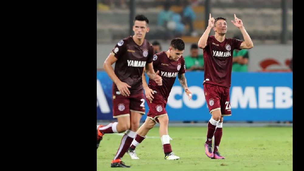 La zaga central de Lanús volverá a cambiar el sábado