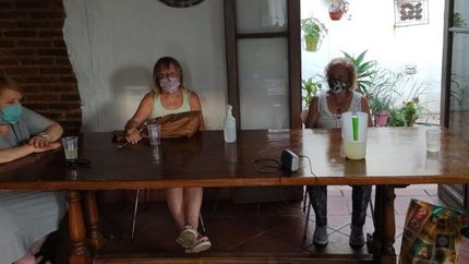 Comenzar a socializar es uno de los primeros pasos. Comenzar a socializar es uno de los primeros pasos.