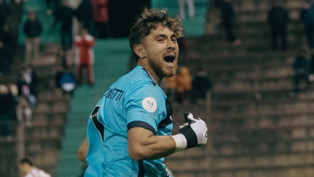 El arquero de Banfield, Facundo Sanguinetti, a un paso de Vélez.