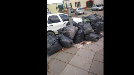 basura frente a la estacion de escalada