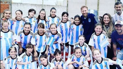 Los chicos del Club Lamadrid, con sus casacas.
