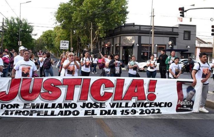 Marcha pidiendo justicia por Emiliano en el lugar del accidente.