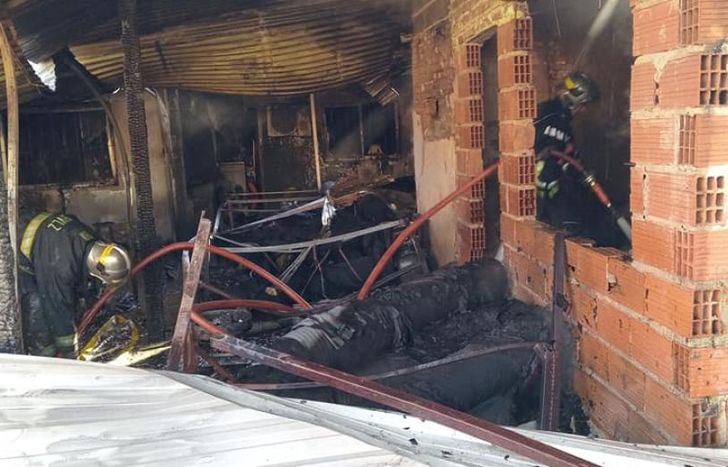 Trabajaron en el lugar 4 dotaciones y 15 bomberos.