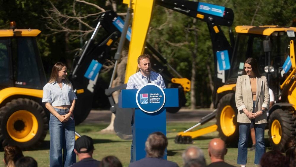Federico Otermín presentó nuevas máquinas para el mantenimiento y limpieza de las cuencas de Lomas de Zamora.