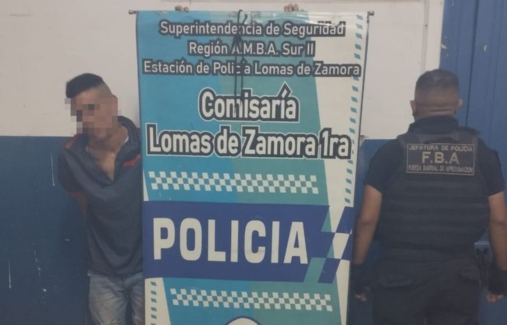 El hombre detenido tras el robo en Lomas de Zamora.
