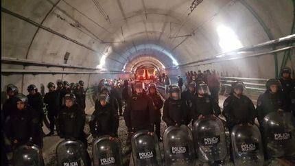 paro de subtes y tension en la estacion las heras