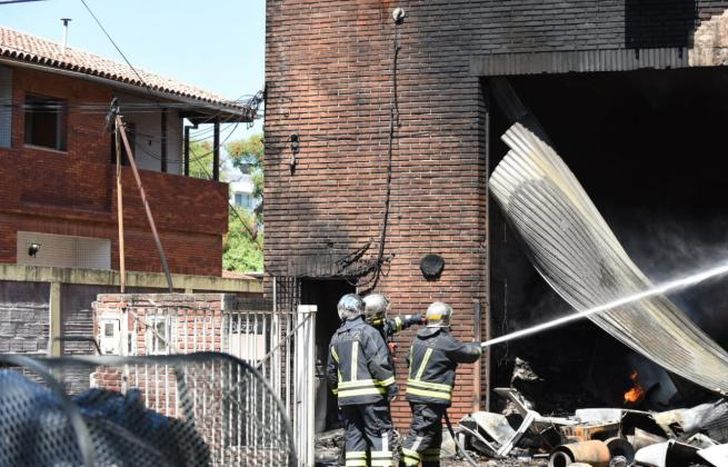 Trabajan en la zona bomberos de Lomas y Brown.
