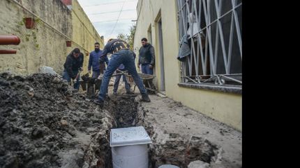 caraza: conectan la red de cloacas a 430 hogares del barrio obrero