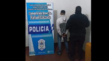Son dos los ladrones que fueron detenidos.