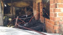Trabajaron en el lugar 4 dotaciones y 15 bomberos.