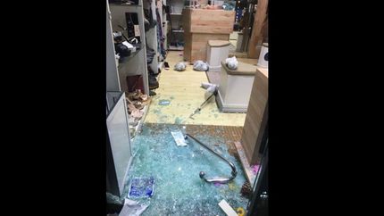 a un mes de abrir, robaron un local de zapatos y carteras en lanus