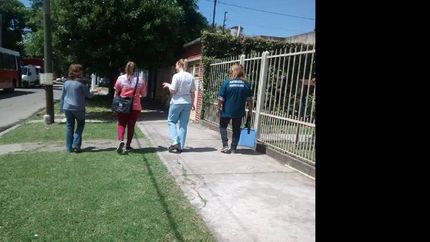 BAJO LA MODALIDAD “PUERTA A PUERTA”, LOS PROFESIONALES SALEN A LAS CALLES DESDE LAS UNIDADES SANITARIAS.