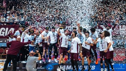 Lanús vuelve a la Liga Nacional después de 10 años. Lanús vuelve a la Liga Nacional después de 10 años.