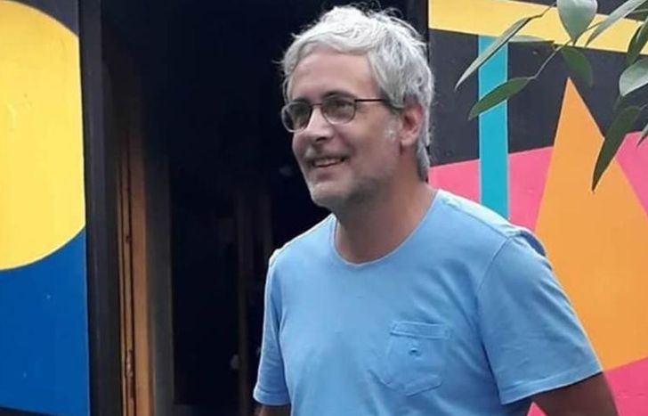 Juan sigue presentando su nuevo libro.