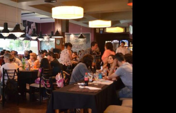 Con menú especial y muy buena música.