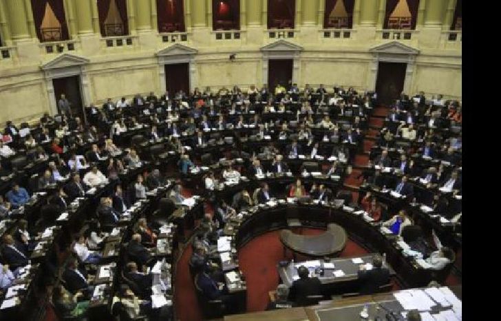 Comenzó con la presencia de 138 legisladores nacionales sentados en sus bancas.