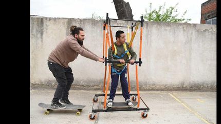 un proyecto de skate adaptado sorprende a todos en la zona sur